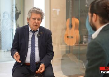 El cantaor lebrijano Manuel de Paula, durante su entrevista con Juan Garrido en el Centro Flamenco de Lebrija. Abril 2024.