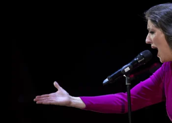 La cantaora onubense Argentina. Teatro Cervantes, Málaga. 30 marzo 2025. Foto: Daniel Pérez