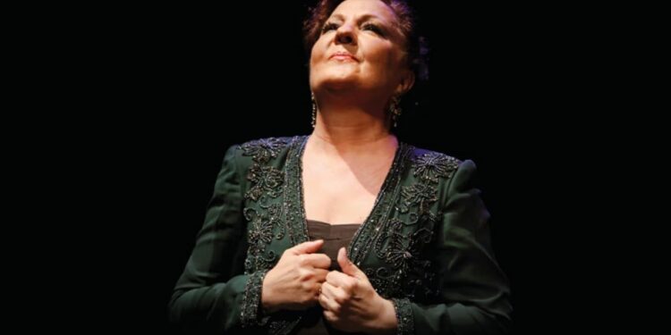 Carmen Linares