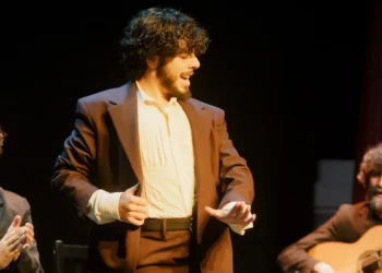 Águeda Saavedra y Juan Tomás de la Molía. Ciclo Jueves Flamencos de Cajasol. Teatro Cajasol, Sevilla. 27 mayo 2025. Foto: Luis Castilla