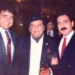 Francisco Zambrano, con Manuel Martín Martín escoltando en 1989 a Farruco en la entrega de V Compás del Cante a Pilar López. Foto: archivo MMM