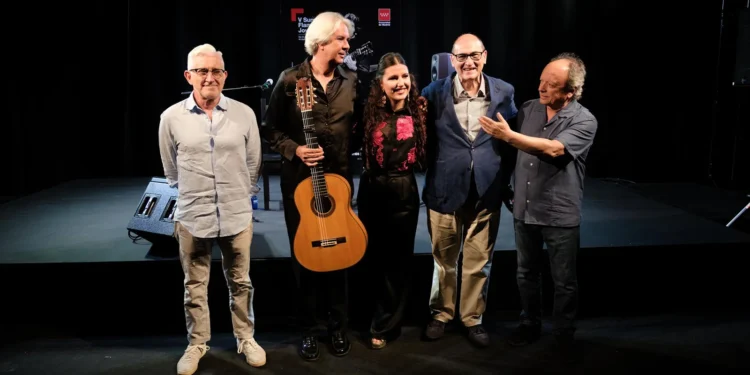 El director de Teatros del Canal, Ruperto Merino; el guitarrista Miguel Cortés, la cantaora Esperanza Garrido; el director general de Promoción Cultural e Industrias Creativas, Manuel Lagos, y el director de Suma Flamenca Joven, Antonio Benamargo, en la presentación. Foto: Guillermo Gumiel
