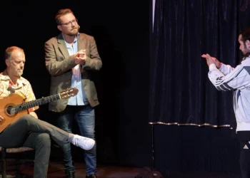 Teatro flamenco 'El payo, el guiri y el gitano'. Tino Van der Sman, Alejandro Villaescusa y El Oruco. Foto: perezventana