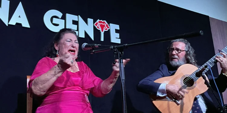 María Vargas y José Gálvez, en la primera parte del recital. Peña Buena Gente, Jerez. Foto: Juan Garrido