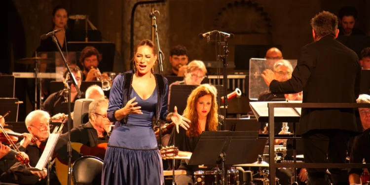 '¡En libertad! El camino de los gitanos'. Marina Heredia y la Orquesta Ciudad de Granada. I Bienal de Granada. Palacio de Carlos V. 18 sep 2025. Foto: Gilberto González