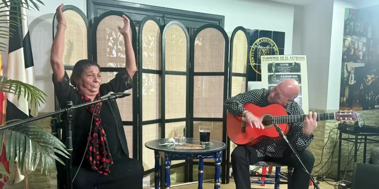 Dolores Agujetas y Domingo Rubichi, en la Tertulia Flamenca de Ceuta. Foto: Manuel Martín Martín