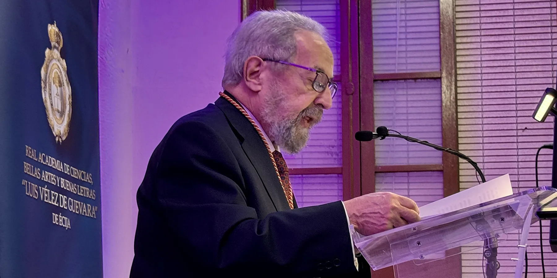 Javier Madero Garfias, presentando su poemario ‘A compás de bulerías’ en la Real Academia de Ciencias, Bellas Artes y Buenas Letras Luis Vélez de Guevara (Écija, Sevilla). Foto: Manuel Martín Martín