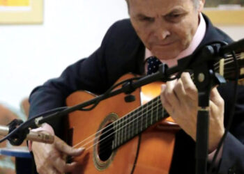 El guitarrista Juan Antonio Muñoz, en la Casa de Andalucía de Rivas Vaciamadrid. Diciembre 2016. Foto: Vicente Pachón