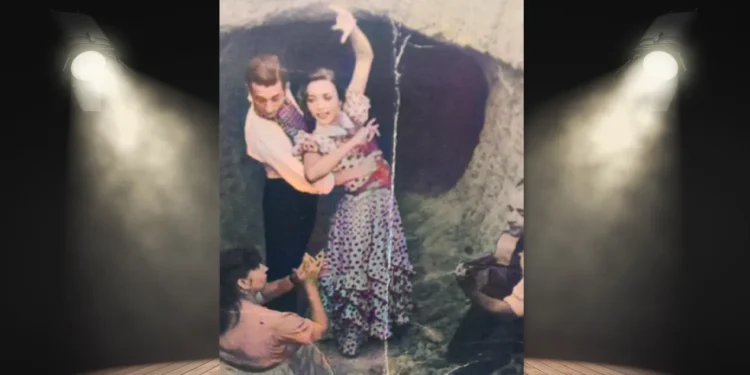 En esta foto del año 1950 aproximadamente, de izquierda a derecha, Amparo Soto (hija de Manuel Torre, esposa de Pepe Ríos), Pepe Ríos, la Niña Amparo y el guitarrista Manolo Morilla.