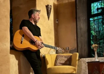 El guitarrista y productor moronense Domi de Ángeles.