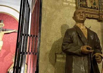 Estatua de Fray Ceferino Giménez Malla, primer gitano santo. Iglesia de Santiago Mayor, Utrera. Foto: perezventana