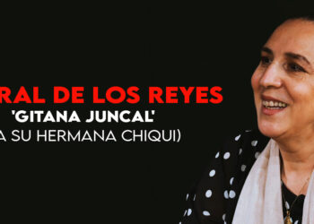 Promotional banner: smiling woman on the right; bold red 'CORAL DE LOS REYES' and white 'GITANA JUNCAL' (A SU HERMANA CHIQUI) on a black background.