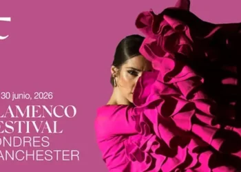 Festival poster with a flamenco dancer in a magenta ruffled dress on a pink background; text reads 'FLAMENCO FESTIVAL LONDRES MANCHESTER' and dates 13–30 junio, 2026.