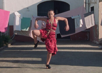 La bailaora Rocío Molina, en una escena de 'Jaleos' de Isaki Lacuesta.