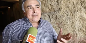 Juan Lebrón, productor de cine, en una entrevista con un medio de su Antequera natal. Captura de vídeo.